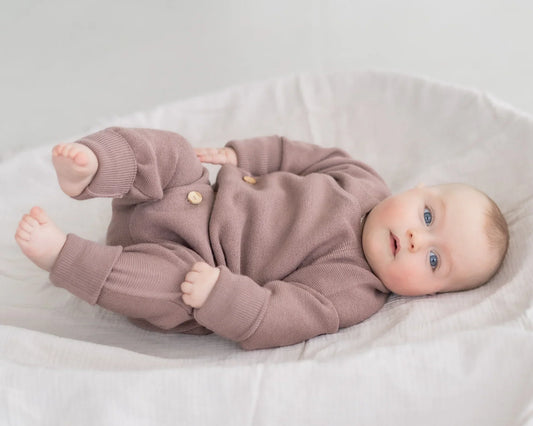 Babykleidung mieten statt kaufen – warum immer mehr Familien auf ein Miet-Abo setzen